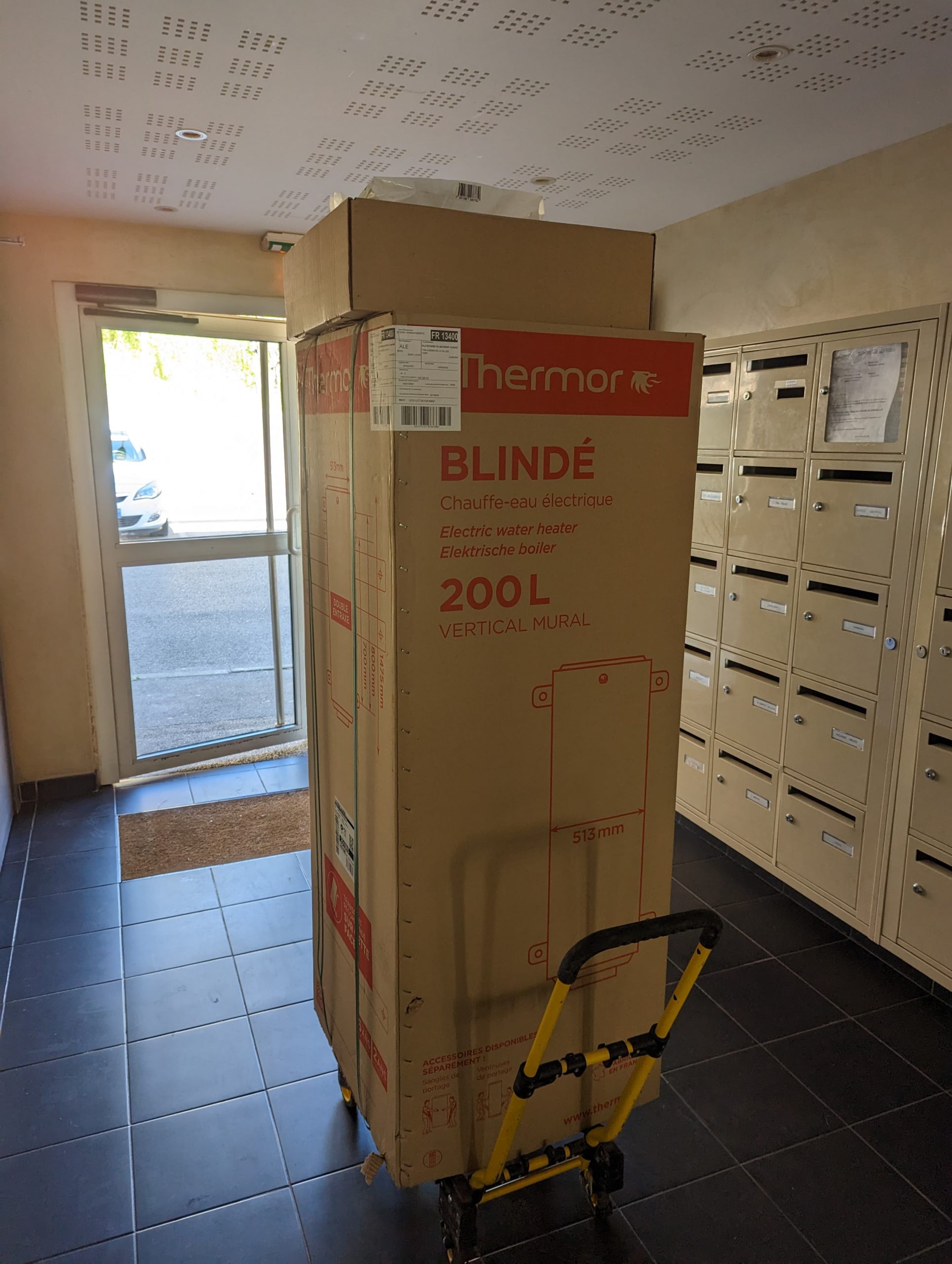 Livraison chauffe-eau Thermor 200L à Marseille par Catanzaro Plomberie